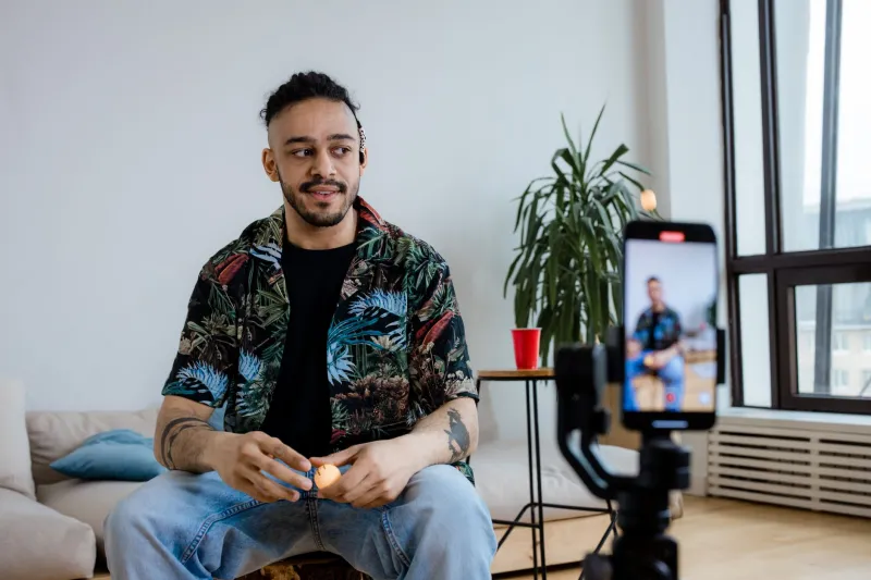 Rawness for Sale: The Strange Business of Performing Realness Online